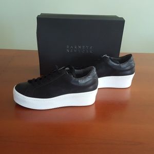 NWB BLACK LEATHER LACED UP WOMEN SHOES WHITE WEDGE